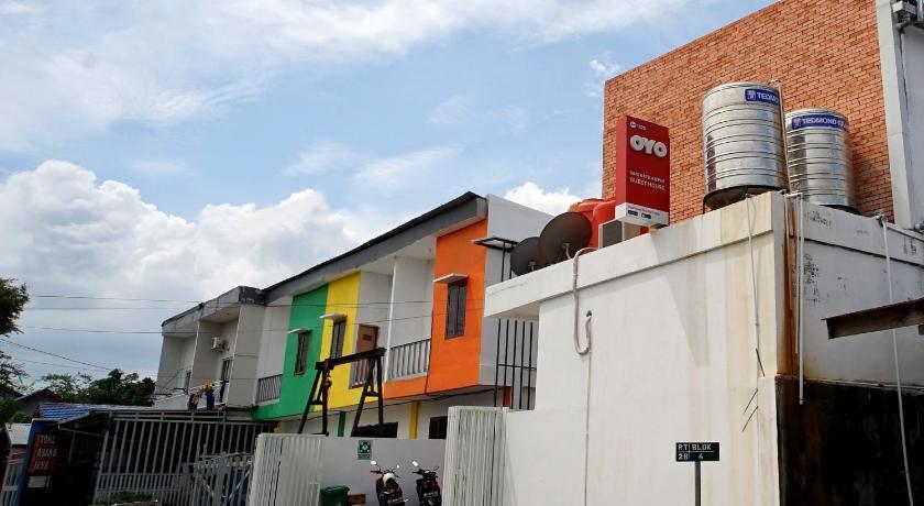Reddoorz At Sani Guest House Balikpapan Exterior photo